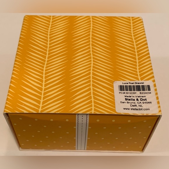 Stella & Dot Lucia Pearl Bracelet - Picture 5 of 6